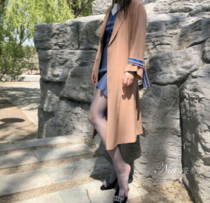 撕开胸罩一边亲一边摸的视频_4K在线观看