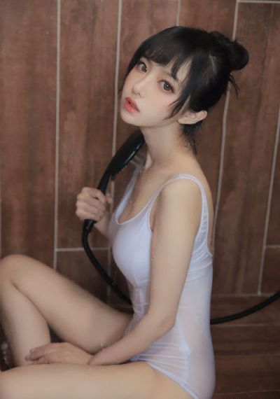 张莜雨4o沙发图片_在线观看免费版