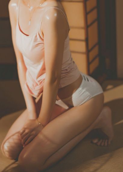 www晚上一个人看的视频_超清免费在线播放