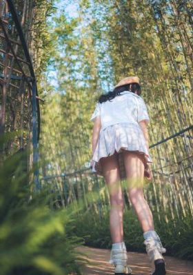 丰满尤物裸体女人图片_BD韩语免费高清观看